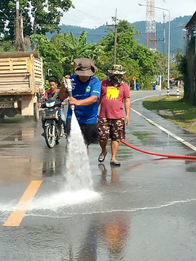  วันที่พฤบดีที่ 15 มกราคม 2569 📣📣📣ดำเนินการ ฉีดล้างทำความสะอาดถนน จากสามแยกหน้าห้องสมุดประชาชนอำเภอพิปูน ถึง หมู่ที่ 2 บ้านในไร่